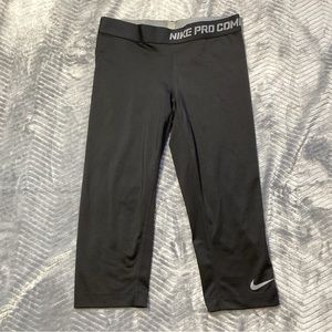 Women’s Nike Pro Combat Dri-Fit Compression Capri Legging Black Small.